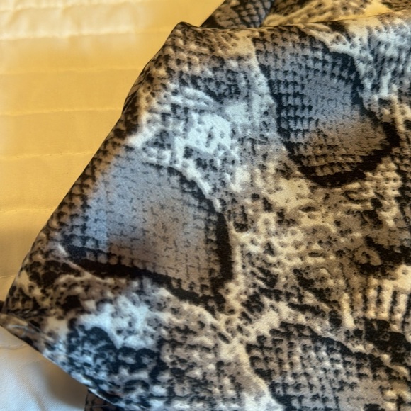 Snake Print Skirt satin - Picture 6 of 6